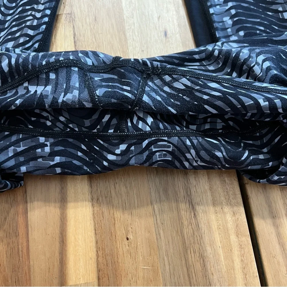 Nike Dri-FIT Patterned Capri Leggings – Size Small